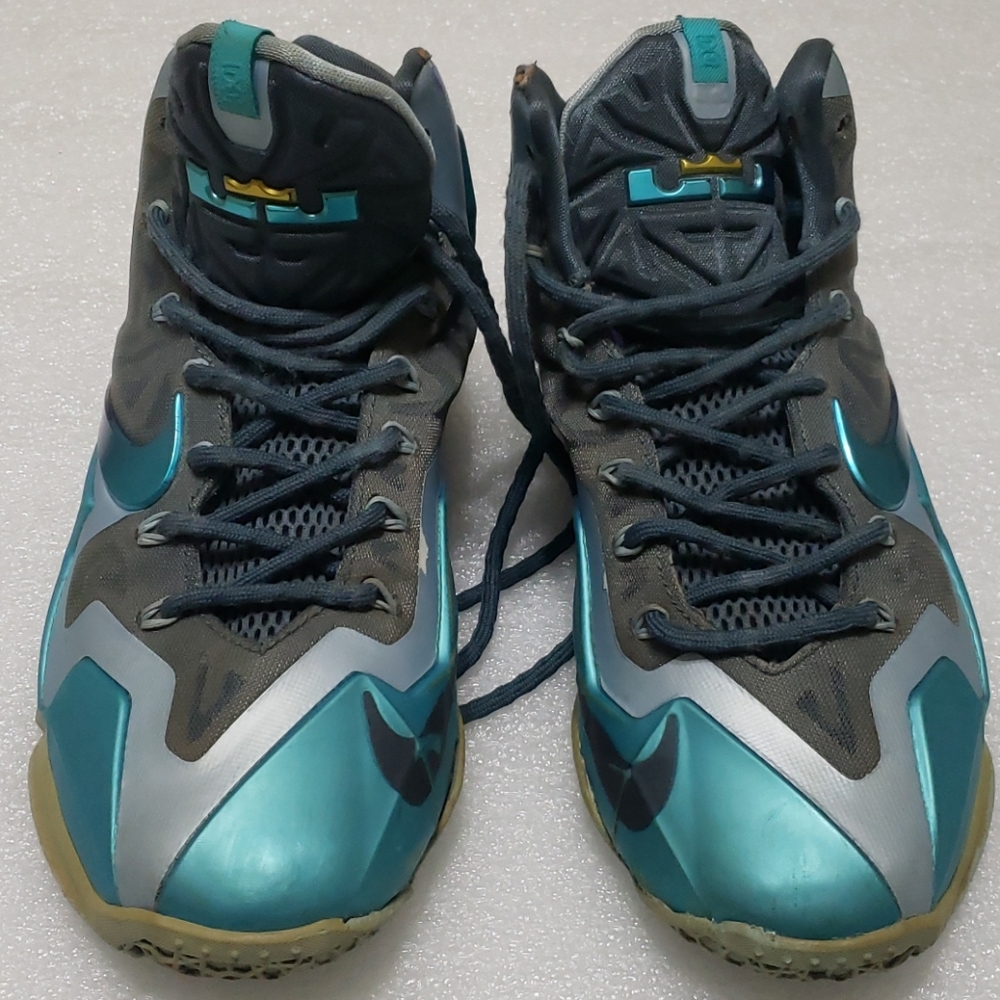 NIKE LEBRON